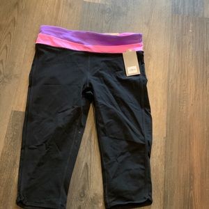 Tek Gear fitted regular inseam‎ narrow keg running capris. NWT. Retail 36